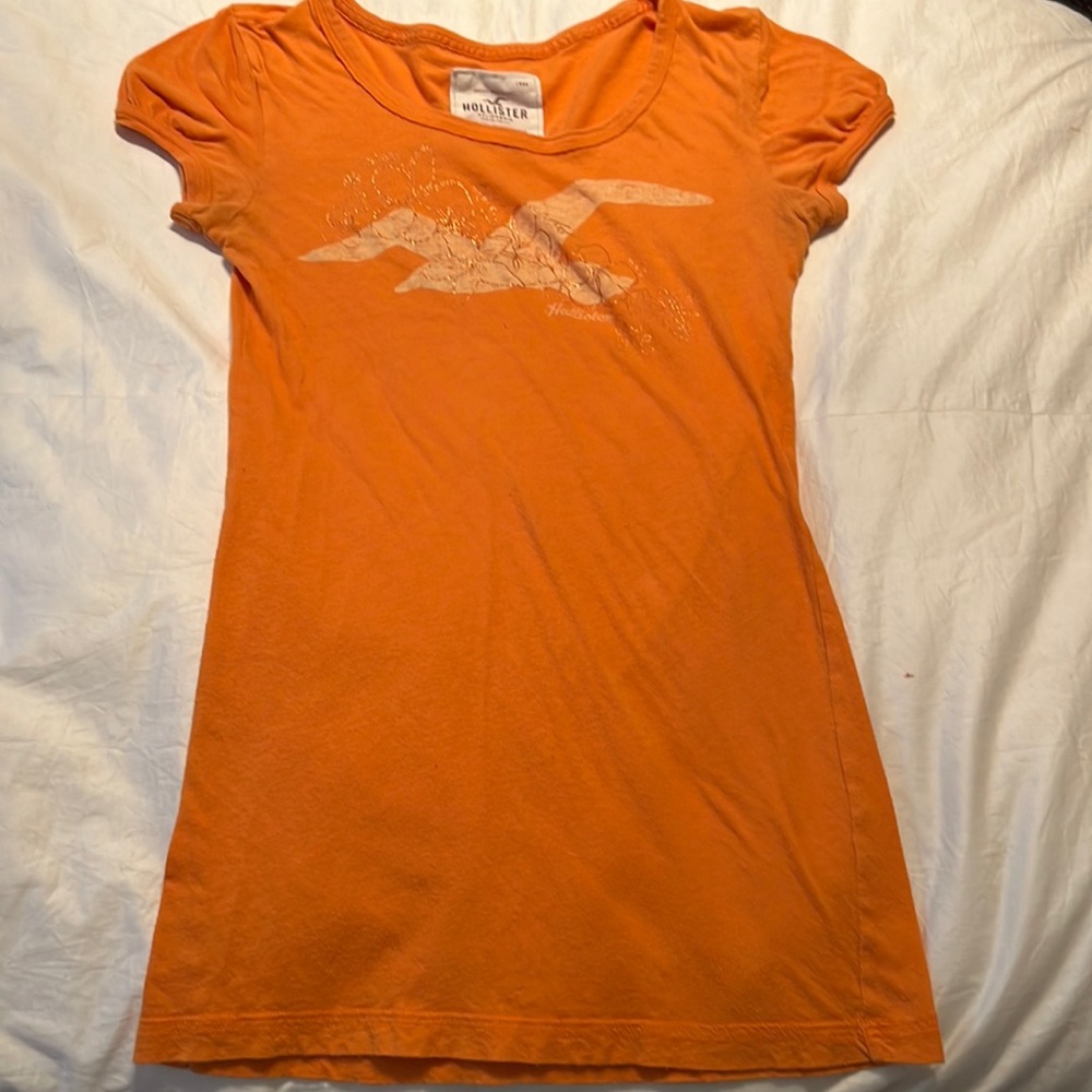 Hollister orange shirt. Size S.